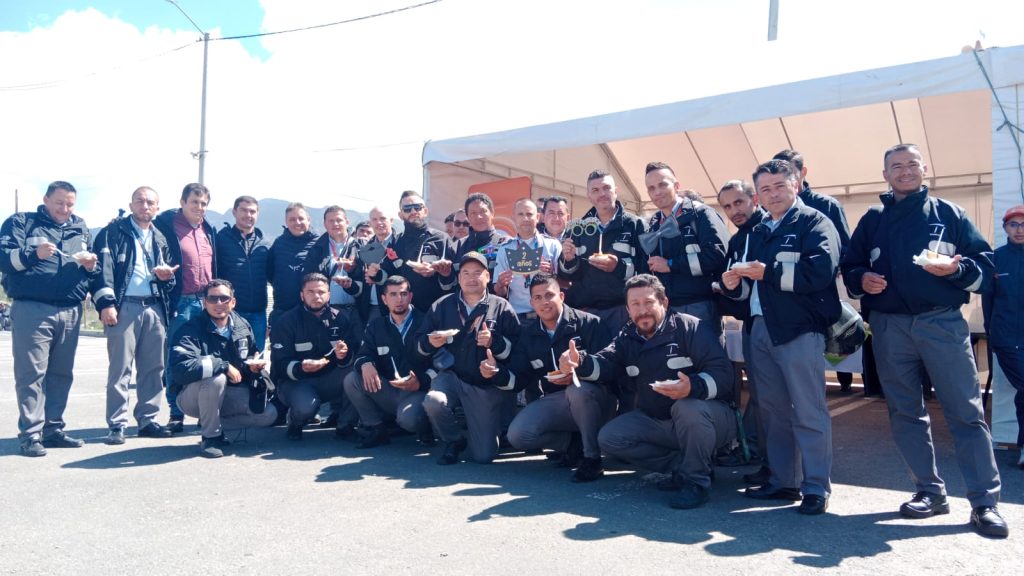 Colaboradores durante cumpleaños GAU 2023