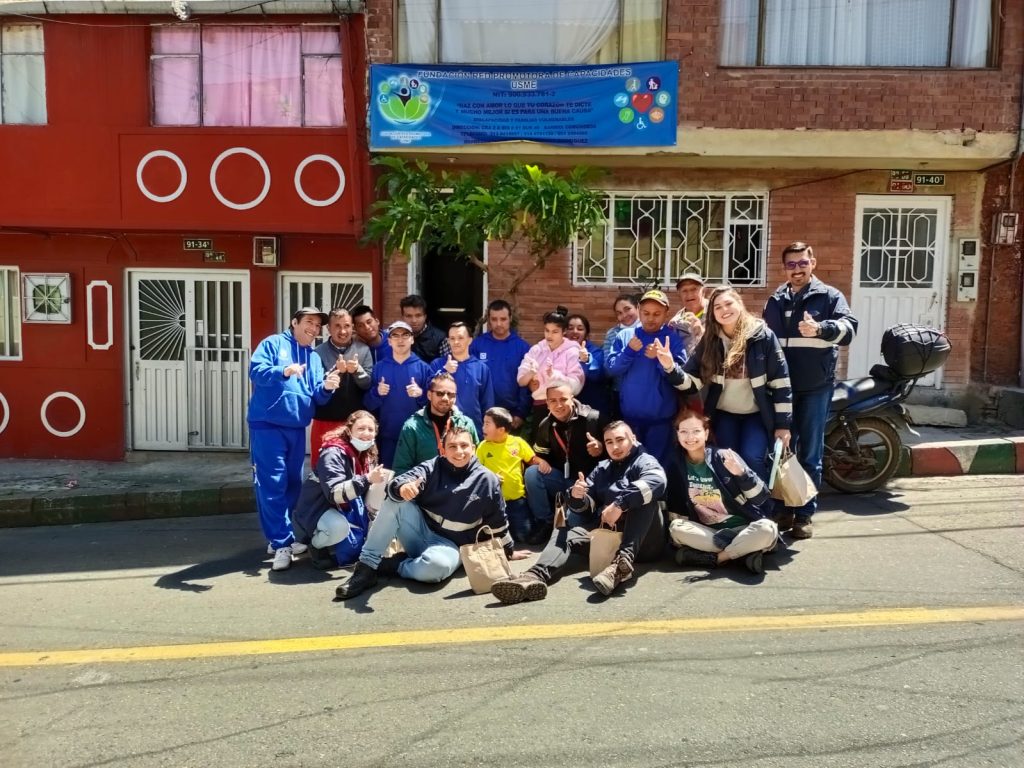 Miembros de la Fundación Red promotora de capacidades y colaboradores del concesionario